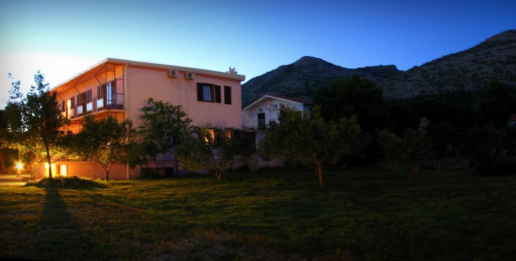Apartments And Rooms Mare-Monti Starigrad Exterior photo