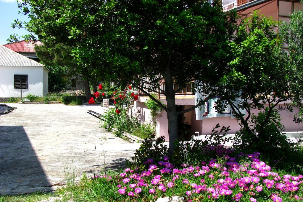 Apartments And Rooms Mare-Monti Starigrad Exterior photo