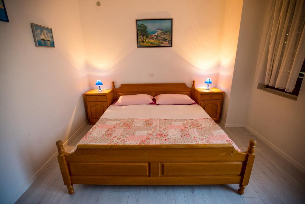 Apartments And Rooms Mare-Monti Starigrad Exterior photo