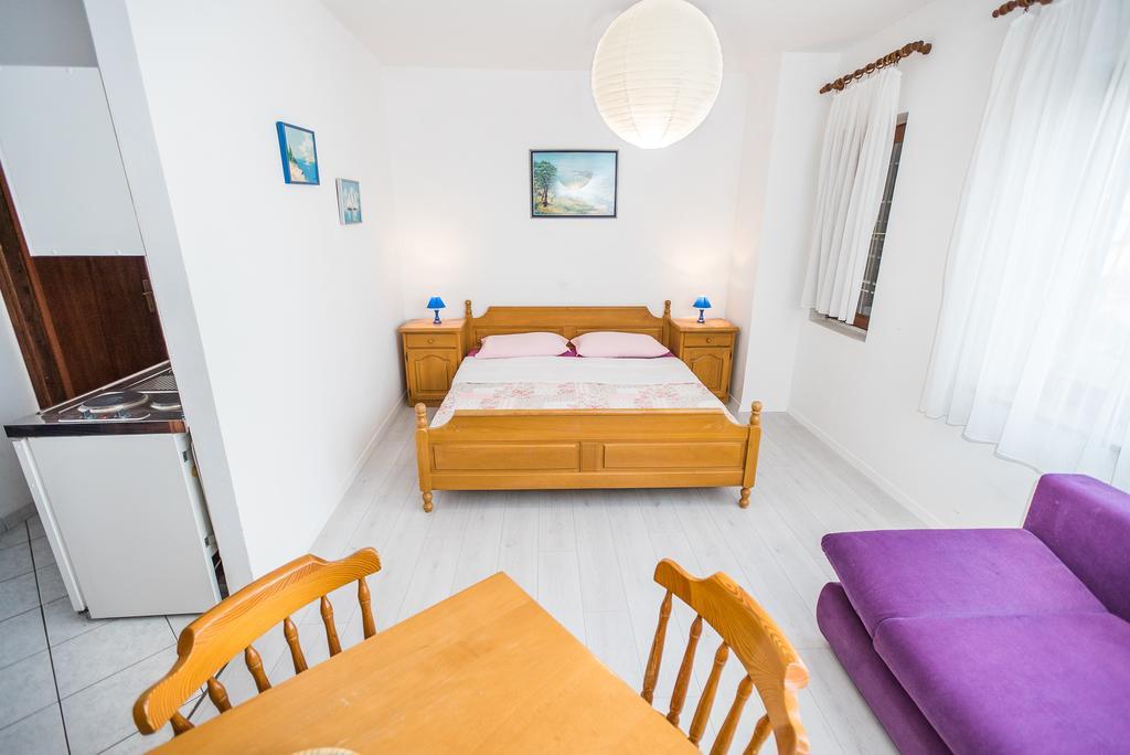 Apartments And Rooms Mare-Monti Starigrad Exterior photo