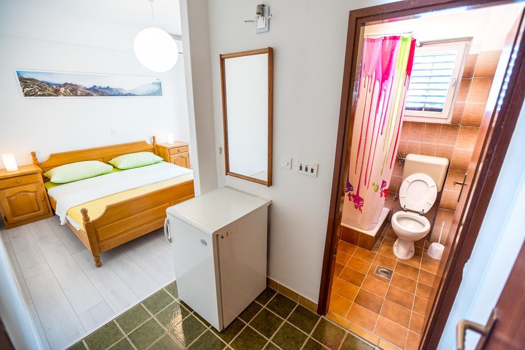 Apartments And Rooms Mare-Monti Starigrad Exterior photo
