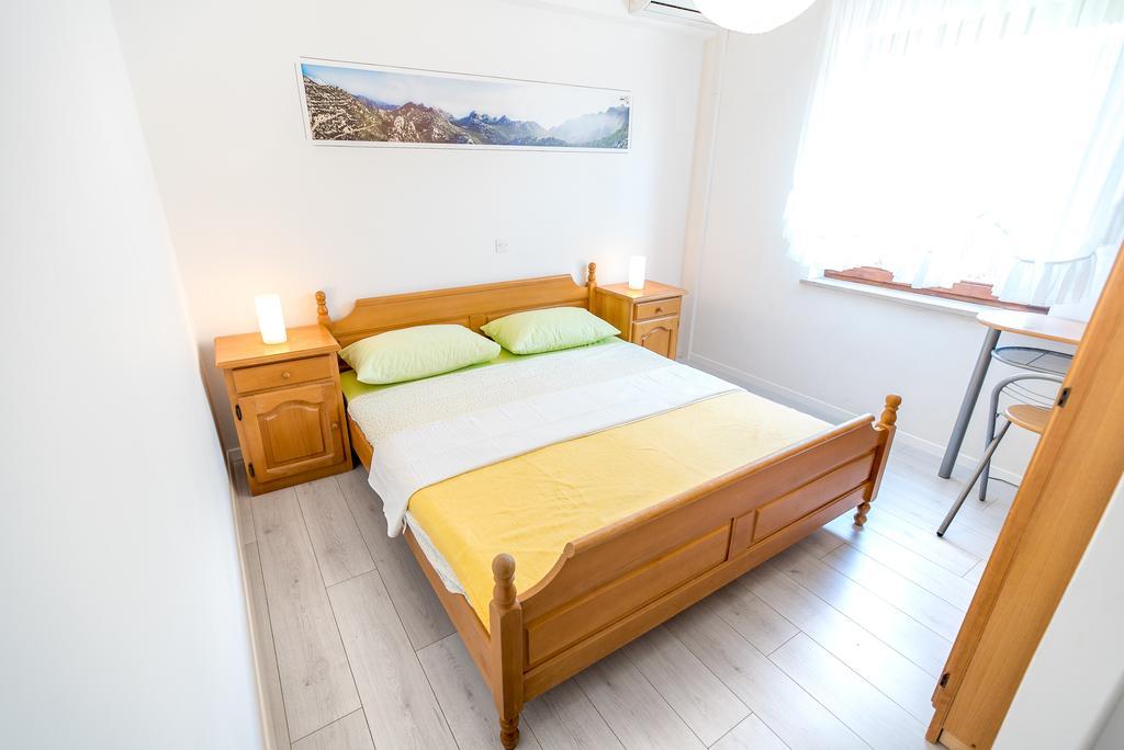 Apartments And Rooms Mare-Monti Starigrad Exterior photo