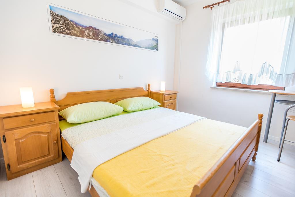 Apartments And Rooms Mare-Monti Starigrad Exterior photo