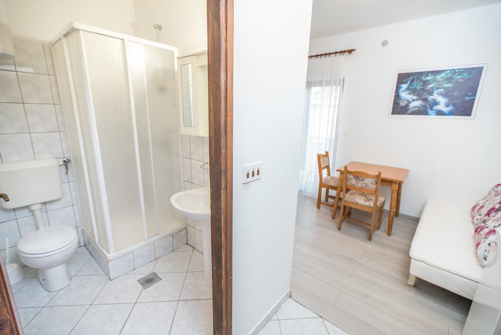 Apartments And Rooms Mare-Monti Starigrad Exterior photo
