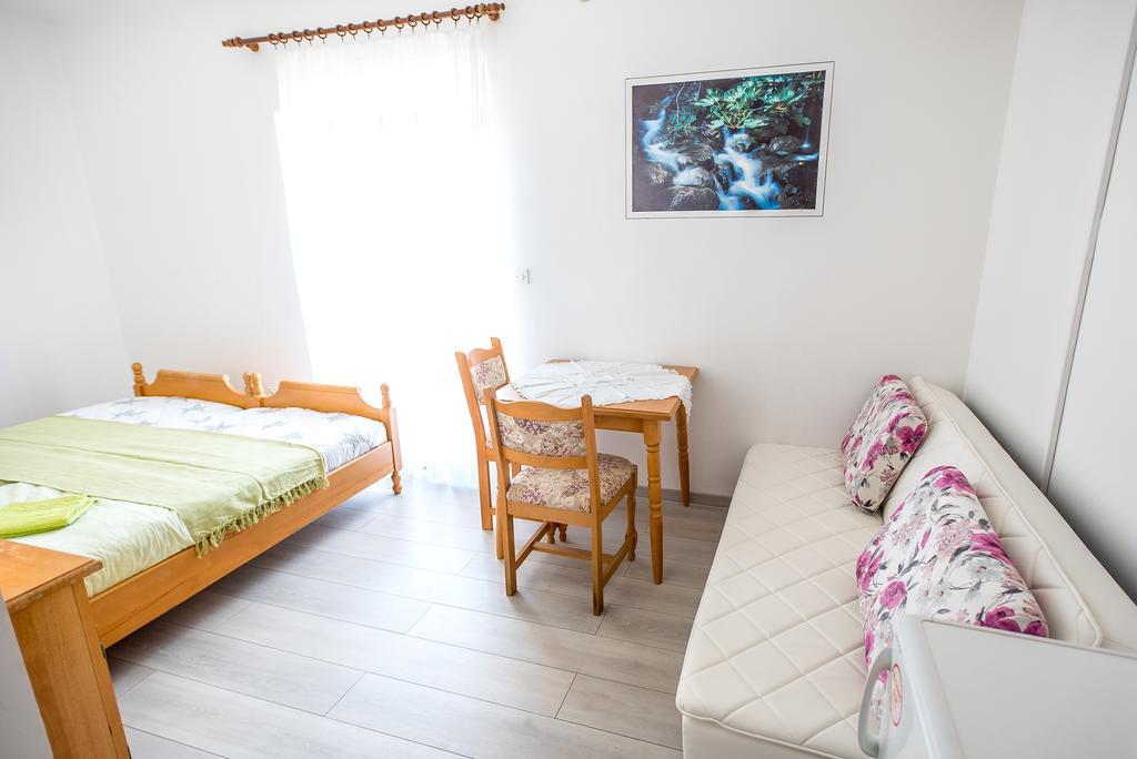 Apartments And Rooms Mare-Monti Starigrad Exterior photo