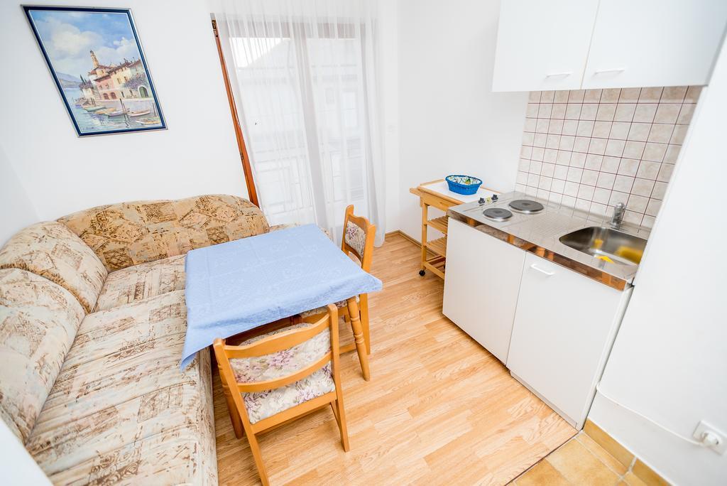 Apartments And Rooms Mare-Monti Starigrad Exterior photo