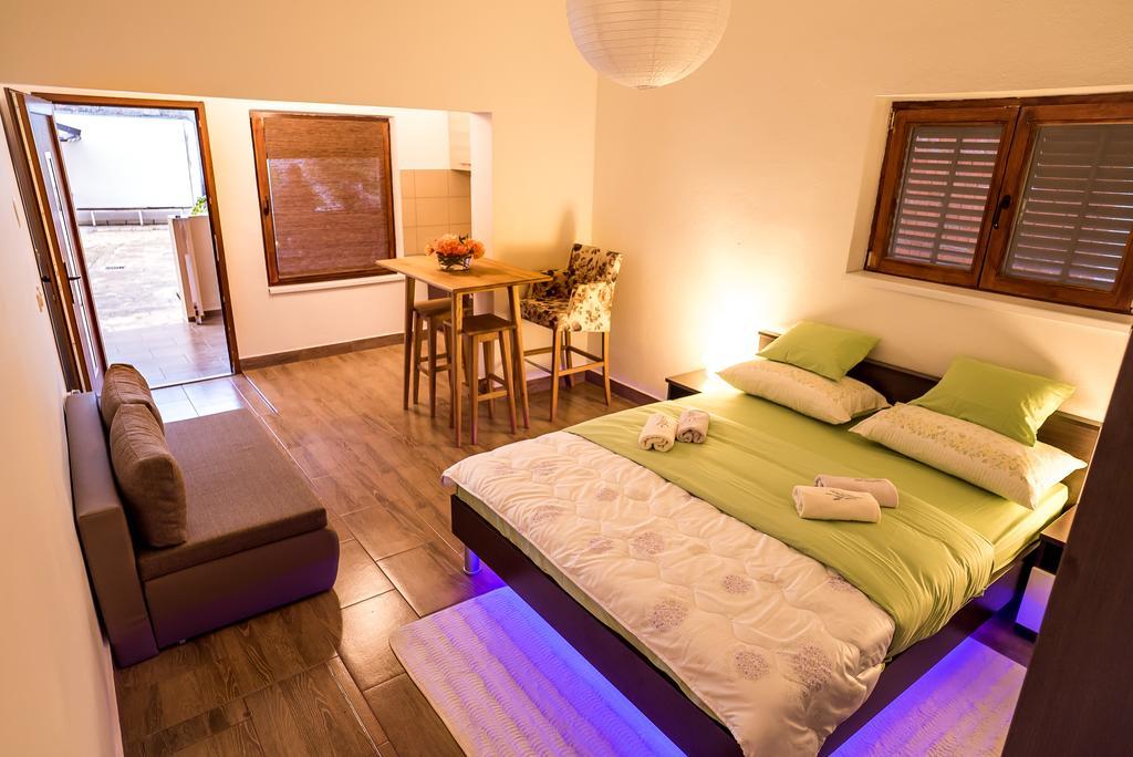 Apartments And Rooms Mare-Monti Starigrad Exterior photo