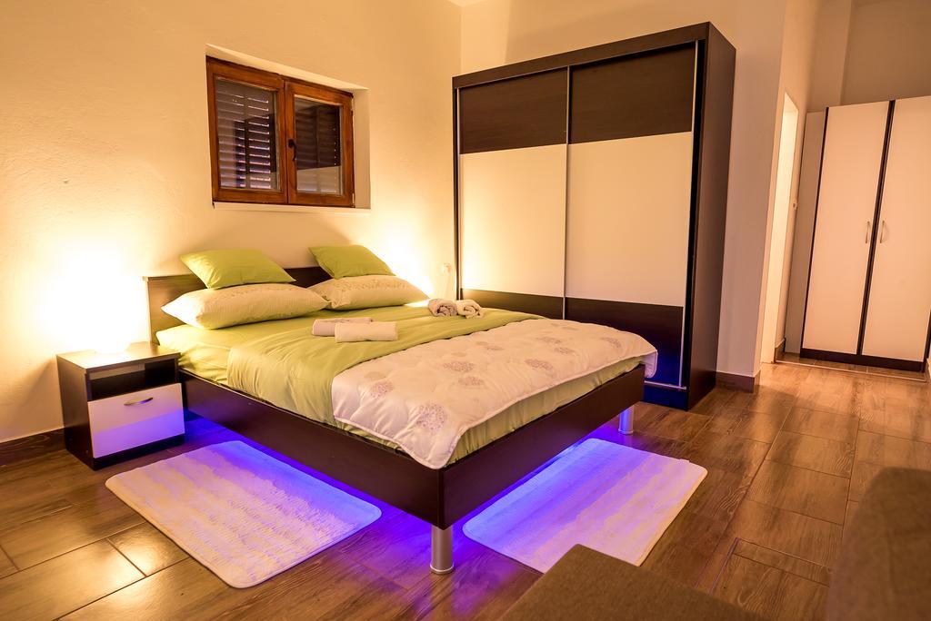Apartments And Rooms Mare-Monti Starigrad Exterior photo