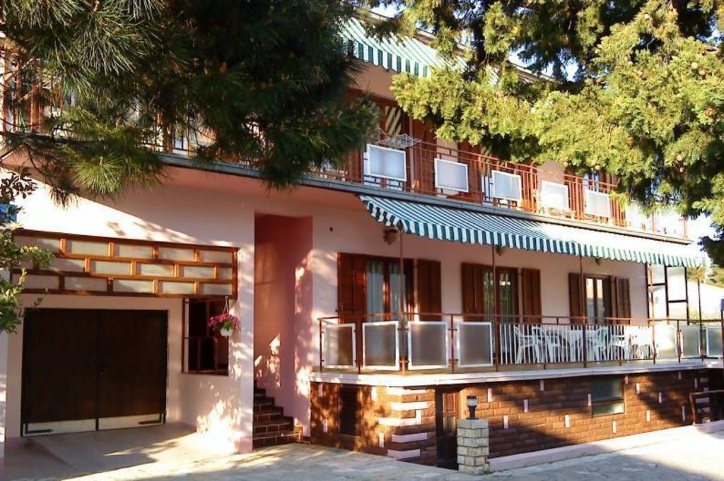 Apartments And Rooms Mare-Monti Starigrad Exterior photo